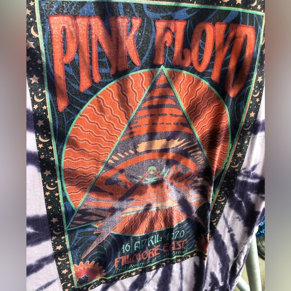Tops - Pink Floyd graphic tee shirt